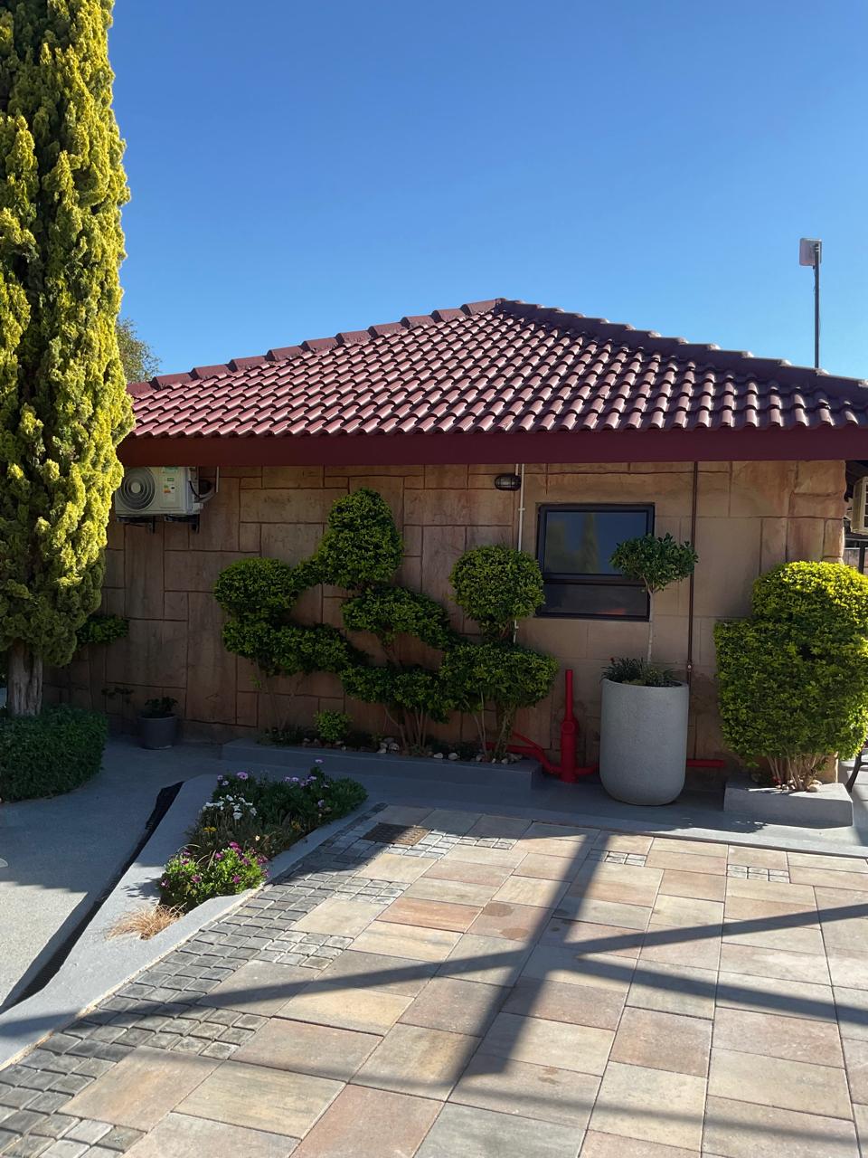 Surroundings image 12